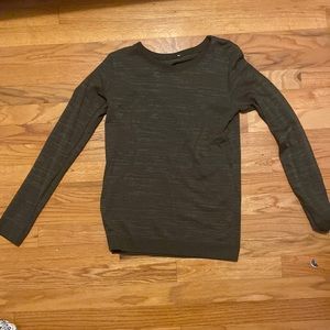 Lululemon dark green long sleeve size 6